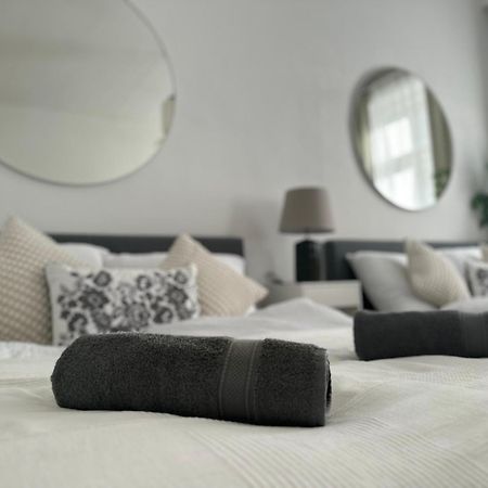 Spacious Apartment, 3 Min To U1 Reumannplatz Відень Екстер'єр фото