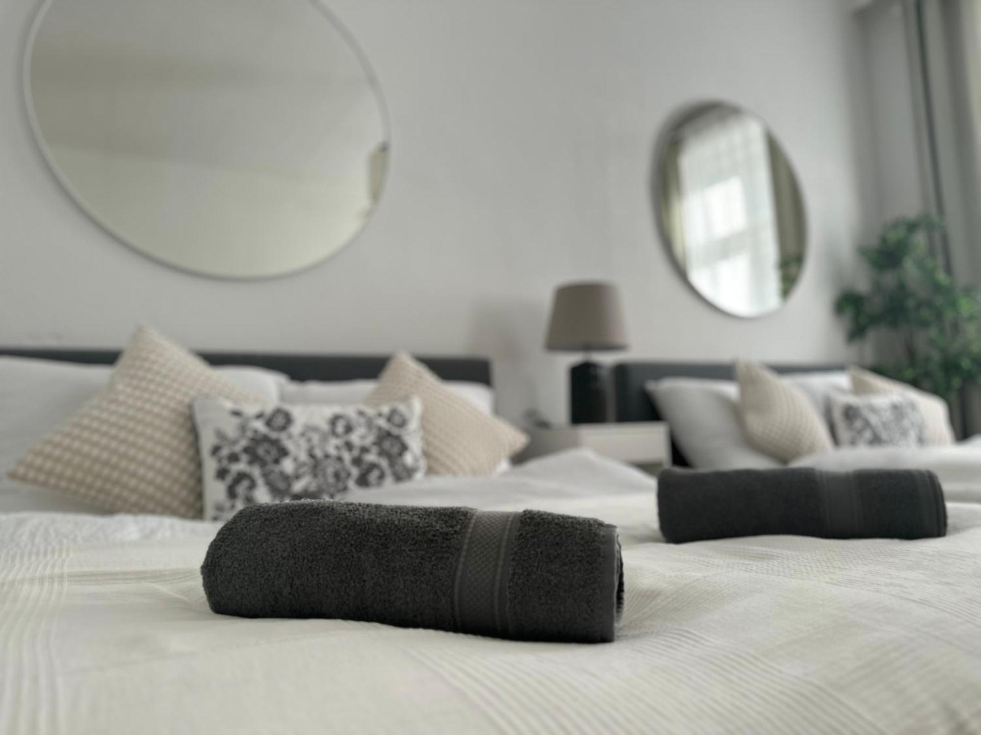Spacious Apartment, 3 Min To U1 Reumannplatz Відень Екстер'єр фото