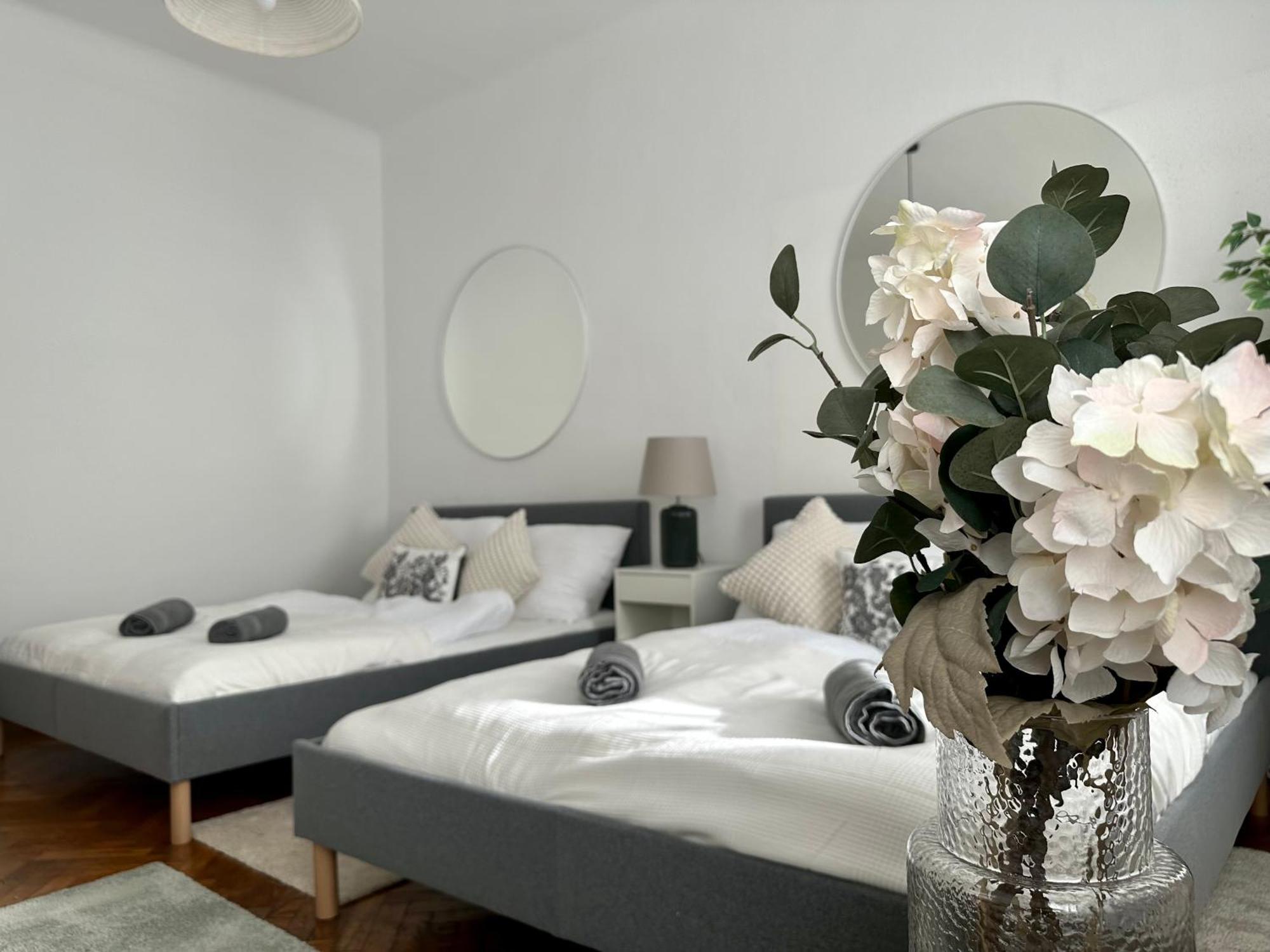 Spacious Apartment, 3 Min To U1 Reumannplatz Відень Екстер'єр фото
