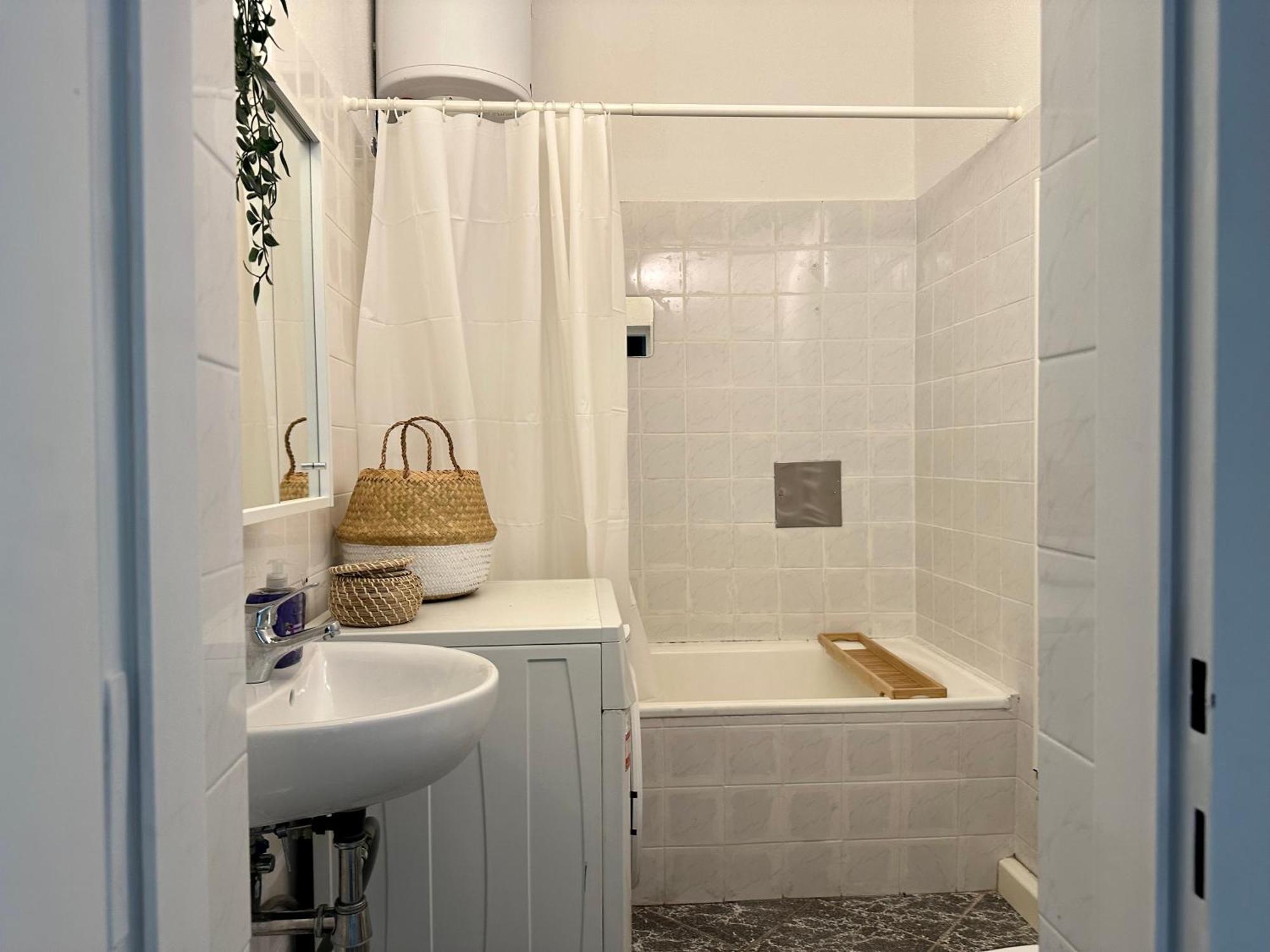 Spacious Apartment, 3 Min To U1 Reumannplatz Відень Екстер'єр фото
