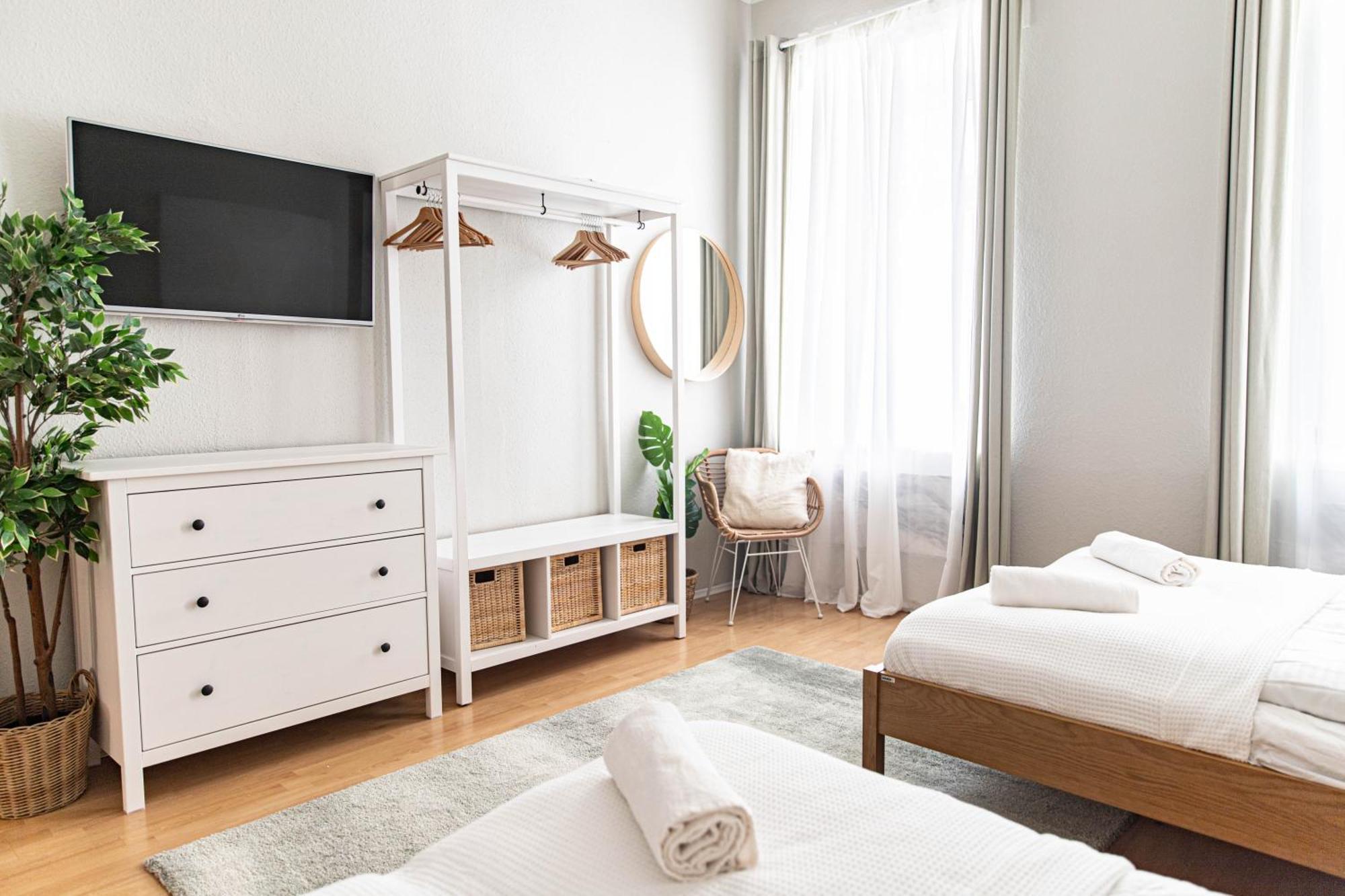 Spacious Apartment, 3 Min To U1 Reumannplatz Відень Екстер'єр фото