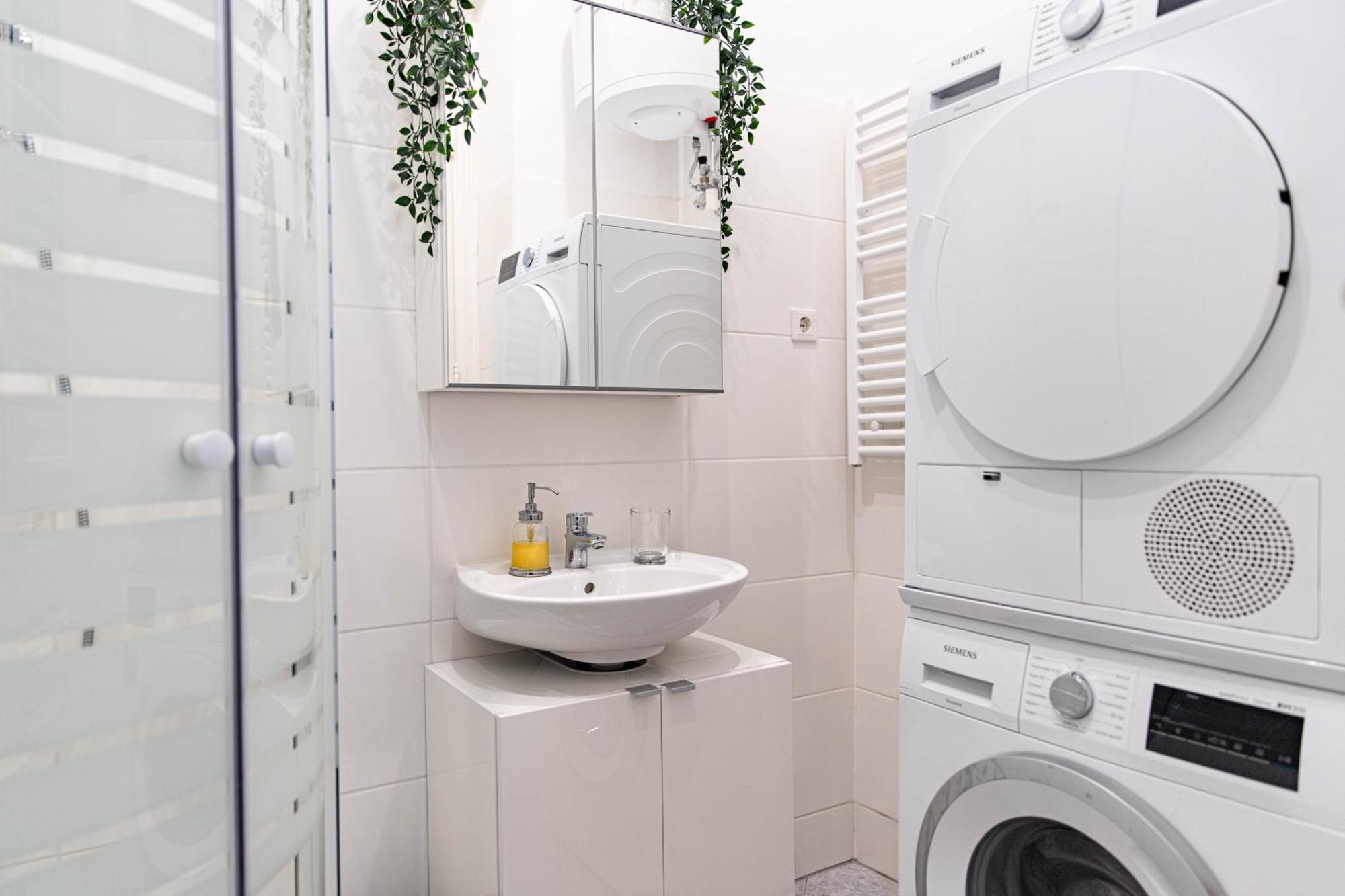 Spacious Apartment, 3 Min To U1 Reumannplatz Відень Екстер'єр фото